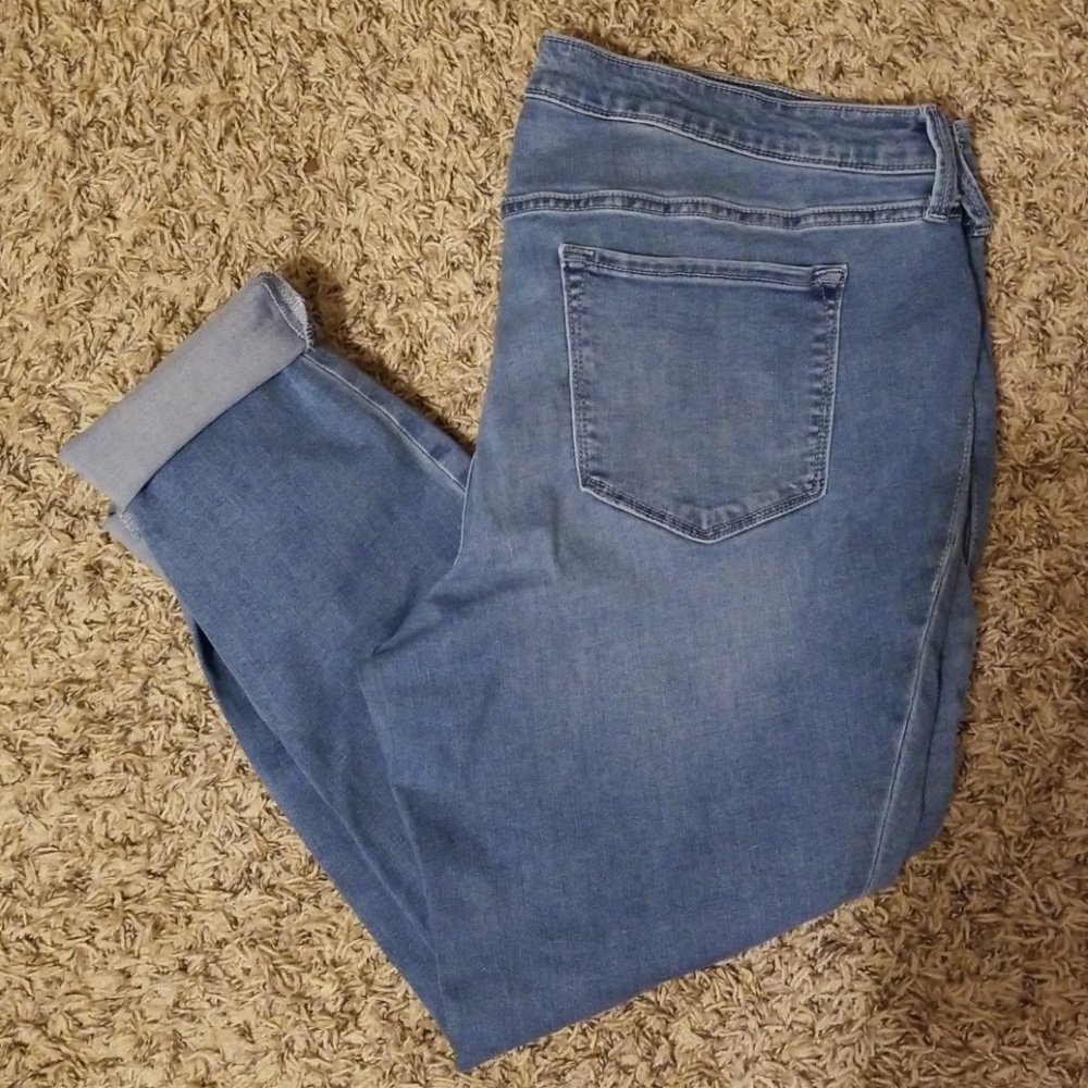 Maternity capris